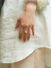 Load image into Gallery viewer, NUANCE OVAL RING