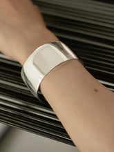 画像をギャラリービューアに読み込む, COMFORT BANGLE
