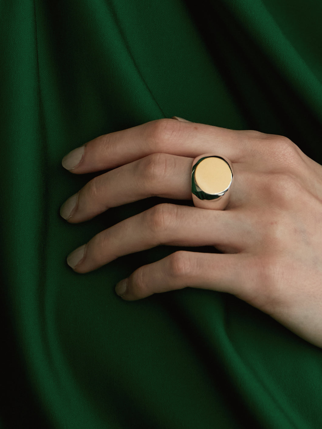 ROUND SCULPTURE RING
