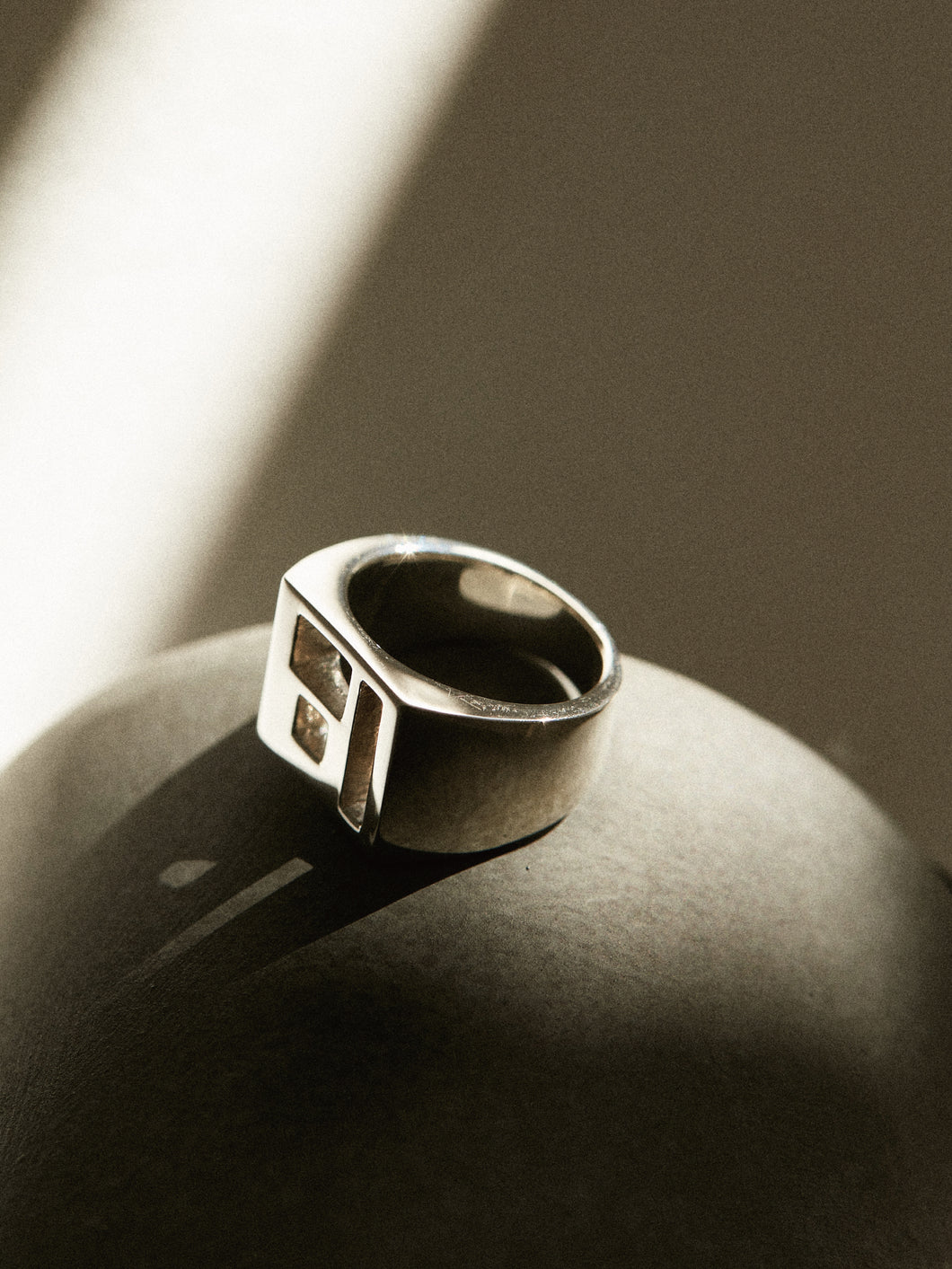 WINDOW RING